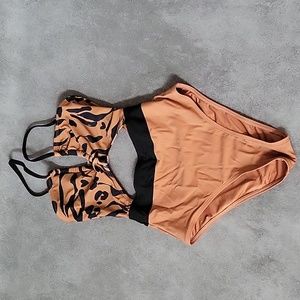 CUPSHE Women's One Piece Swimsuit Plunge Neckline Cutout Criss Cross